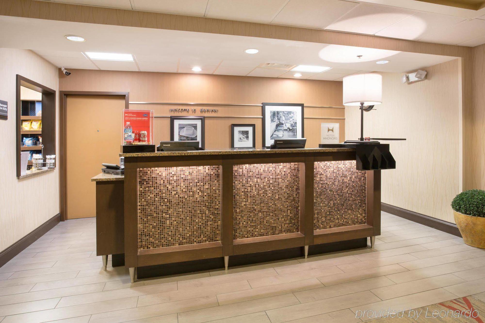 Hampton Inn Denver-International Airport Exterior foto